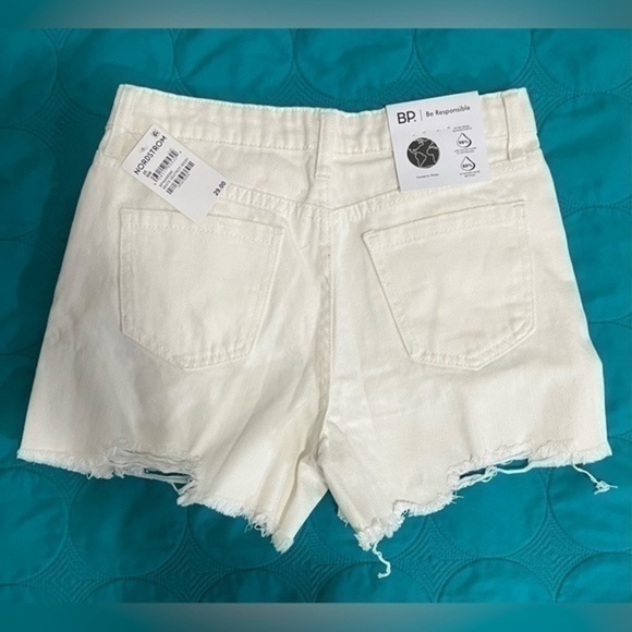 High rise Distressed denim shorts white size 25 Nordstrom - Picture 7 of 10